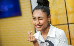 Gaya Novia Bachmid Rilis Single Terbaru Bahasa Cinta