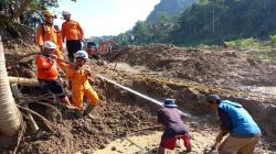 3 Hari Tertimbun Longsoran Tebing, Warga Garut Belum Juga Ditemukan