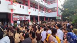 Sukacita Hari Pertama Masuk Sekolah, SDN Bali Mester 06 di Jatinegara Berselawat Bersama<