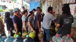 Elpiji 3 Kg Langka di Parepare, Warga Masak Gunakan Kayu Bakar