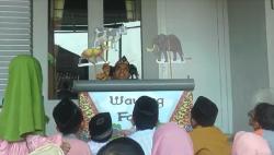 Serunya Nonton Wayang Fabel Bareng MNC Peduli di Rumah Baca Jatiwayang Semarang <