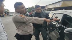 Modus Pecah Kaca, Maling Gasak Uang Rp150 Juta dari Mobil Kades Girimukti Cianjur<