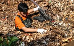 Anak-Anak Muda Pandawara Kembali Angkut Sampah, Sekarang Kali Krukut Depok