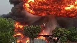 Kebakaran Hebat Gudang Penampungan Minyak Ilegal di Muba, Kobaran Api Membumbung Tinggi