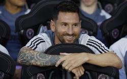 Ekspresi Lionel Messi Duduk di Kursi Cadangan saat Debut bersama Inter Miami