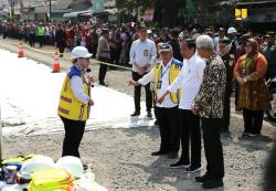 Jokowi Tinjau Perbaikan Jalan Solo-Purwodadi: dari Saya Kecil Tidak Pernah Beres