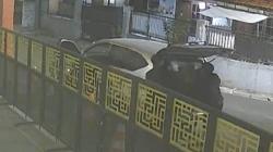 Terekam CCTV, Komplotan Maling Bawa Kabur Kotak Amal Masjid di Larangan Tangerang