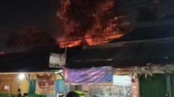 Warga Bakar Ban Bekas, Rumah dan Gudang Dilahap Si Jago Merah di Bekasi