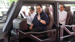 Momen Jokowi dan Erick Thohir Naik Maung Disopiri Prabowo di PT Pindad