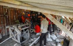 Operasi Penyelamatan 8 Penambang Emas Terjebak Dalam Lubang Galian di Banyumas