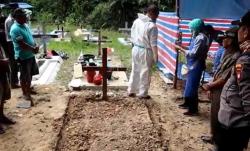 Kematian Gadis 17 Tahun di Sintang Dianggap Janggal, Polisi Bongkar Makam Autopsi Jenazah<