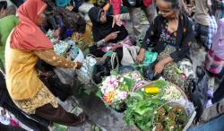 Mengenal Tradisi Nginang, Berikut Sejarah dan Filosofinya<