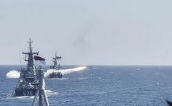 4 Rudal KRI TNI AL Getarkan Laut Jawa, 1 Kapal Dihancurkan