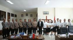 Perkuat Silaturahmi, Kapolres Tomohon Datangi Kantor Sinode GMIM<