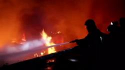 Polisi Selidiki Penyebab Pasar Sadang Serang Bandung Terbakar Hebat<