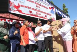 Gelaran Jalan Sehat Semakin Meriah, Wabup Merlan: Hadiah dari Wakil Ketua DPR RI Berkesan<