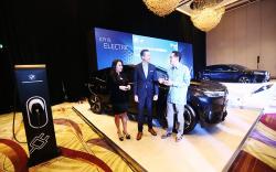 BMW iX, Kendaraan Full Listrik Premium Hadir di Hotel Mewah