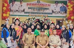 Resmikan Kantor Desa Bajawali, Bupati Pasangkayu Disambut Ratusan Warga<