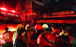 Detik-Detik Kebakaran Dekat Gandaria City, Warga Sempat Panik Pindahkan Motor-Motor