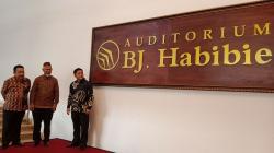 Peringati Hari Teknologi Nasional, BJ Habibie Diabadikan Jadi Nama Auditorium di PTDI<