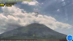 Gunung Ile Lewotolok di NTT Erupsi, Tinggi Kolom Abu 700 Meter di Atas Puncak