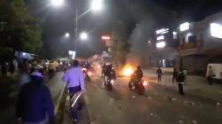 Kronologi Bentrok Massa dengan Polisi di Dago Elos Bandung<