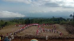 Semarakkan HUT RI, 78 Bendera Merah Putih Diarak ke Puncak Agrowisata Bontolojong