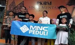 Dapat Bantuan Buku Bacaan dari MNC Peduli, Ini Harapan PKBM Sinar Mentari Solo 