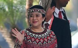 Filosofi Baju Adat Dayak Dipakai Puan Maharani, Warna Merah Lambang Persatuan dan Keberanian<