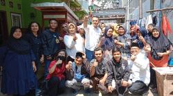 Kusno, Pedagang Bakso di Bandung Tak Nyangka Dapat Bantuan Gerobak Partai Perindo