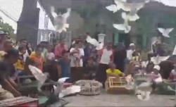 Tradisi Tota'an, Warga Bondowoso Lepas 2.023 Ekor Merpati dan Perkutut, Ini Maknanya 