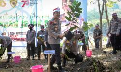 Kekeringan Landa Semarang, Kapolda Jateng Pimpin Penanaman Ribuan Pohon di Waduk Jatibarang