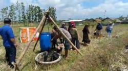 Cijulang Ciamis Dilanda Krisis Air Bersih, Warga Andalkan Sumur di Tengah Sawah<