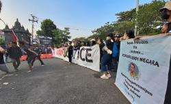 Pengungkapan Pembunuhan ASN Pemkot Semarang Lamban, Massa Lintas Agama Demo di Polda Jateng 