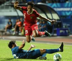 Media Malaysia Ramai Bahas Aksi Nguyen Hong Phuc Sikut Haykal Alhafiz di Final Piala AFF U-23, Heran Kok Gak Dikartu