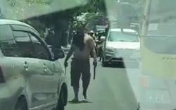 Viral Pria Ngamuk Bawa Parang di Jalan Raya Ubud Intimidasi Sopir Bus, Ternyata ODGJ  