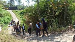 Kekeringan Melanda, Sat Brimob Polda Jabar Bantu Air Bersih untuk Warga Garut dan Bandung<