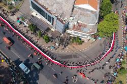 Kirab Bendera Merah Putih 1.001 Meter Sambut Muktamar Sufi Internasional