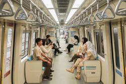 LRT Jabodebek Berlakukan Tarif Normal, Ada yang Pilih Kembali ke Transjakarta  