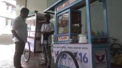 Pedagang di Pontianak Gilang Ucap Syukur Dapat Bantuan Gerobak Gratis dari Pantai Perindo
