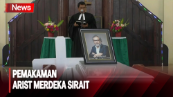 Diiringi Tangis Keluarga, Mantan Ketua Komnas PA Arist Merdeka Sirait Dimakamkan di Toba