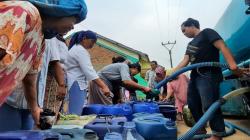 Kekeringan di Purwakarta, Warga Cicariu Plered Pakai Air Kubangan untuk Cuci dan Mandi<