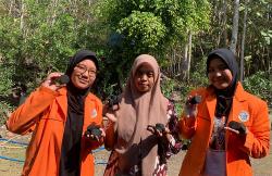 Keren, Mahasiswa KKN UAD di Dlingo Bantul Ciptakan Briket Arang Limbah Serbuk Kayu