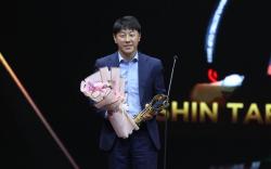 Shin Tae-yong dan Pratama Arhan Raih Penghargaan Pelatih Pemain Terfavorit Indonesia Award 2023