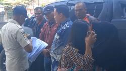 Perempuan Ini Nangis di Pelukan Ibu seusai Ditangkap Satpol PP Majalengka gegara Mabuk<
