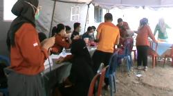 Dokter Peduli Karhutla Kalsel, Beri Pengobatan Gratis bagi Warga dan Petugas di Tanah Laut<