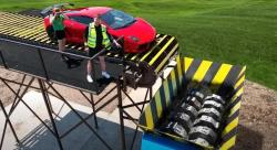 Youtuber Amerika Hancurkan Lamborghini Harga Rp3 Miliaran pakai Mesin Pencabik