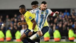 Detik-Detik Gocekan Lionel Messi Bikin Pemain Termahal Liga Inggris Terlihat Cupu hingga Jungkir Balik