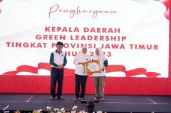Pro Lingkungan Hidup, Bupati Bojonegoro Raih Penghargaan Green Leadership