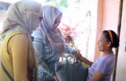 Blusukan ke Kediri, Bacaleg Partai Perindo Venna Melinda Bagikan Paket Sembako